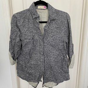 Bella Dahl Button Down Shirt with Pattern -- Size Small